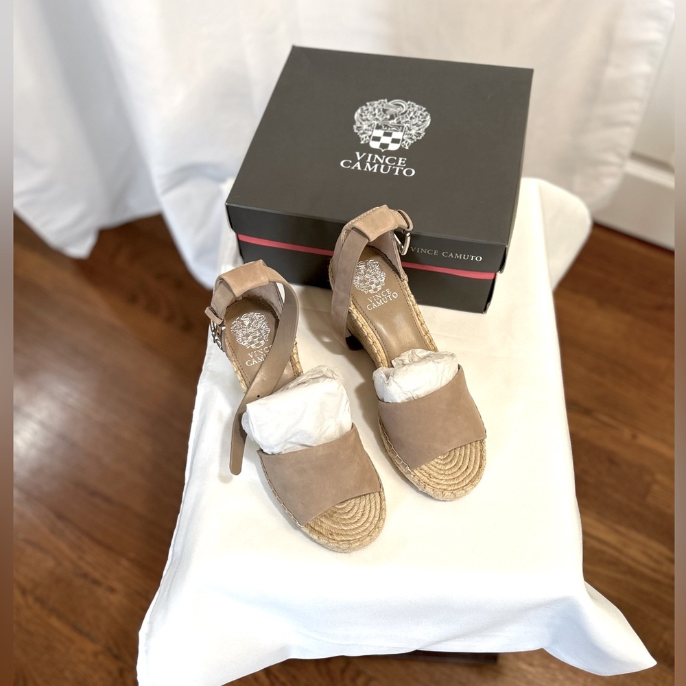 Brand new VINCE CAMUTO VC-LEERA dusty mink in nubuck strap around ankle size 9.5